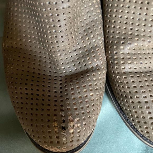 3/$5đź’«donating soon- Short tan boots - Picture 2 of 11